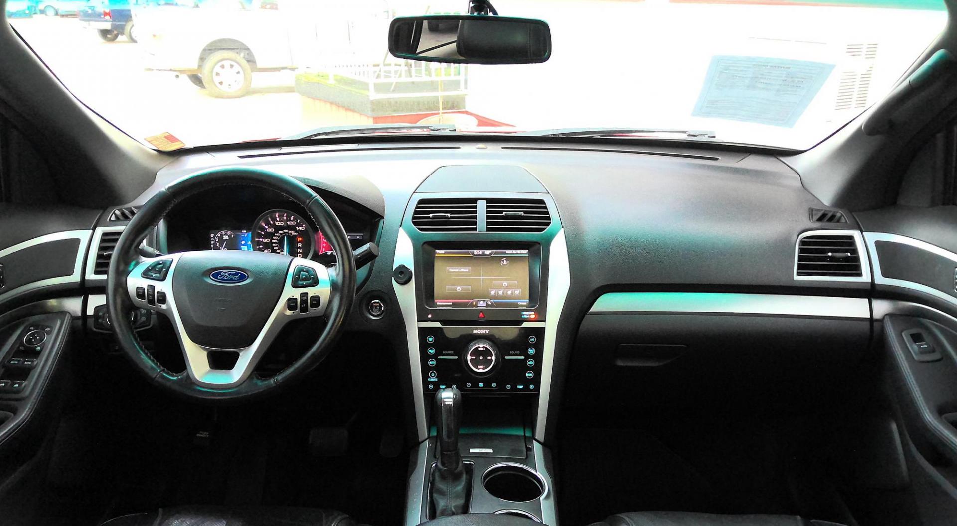 2013 RED Ford Explorer Sport 4WD (1FM5K8GTXDG) with an 3.5L V6 DOHC 24V engine, 6-Speed Automatic transmission, located at 502 S. Riverside Avenue, Medford, OR, 97501, (541) 773-3136, 42.322803, -122.867477 - Photo#12