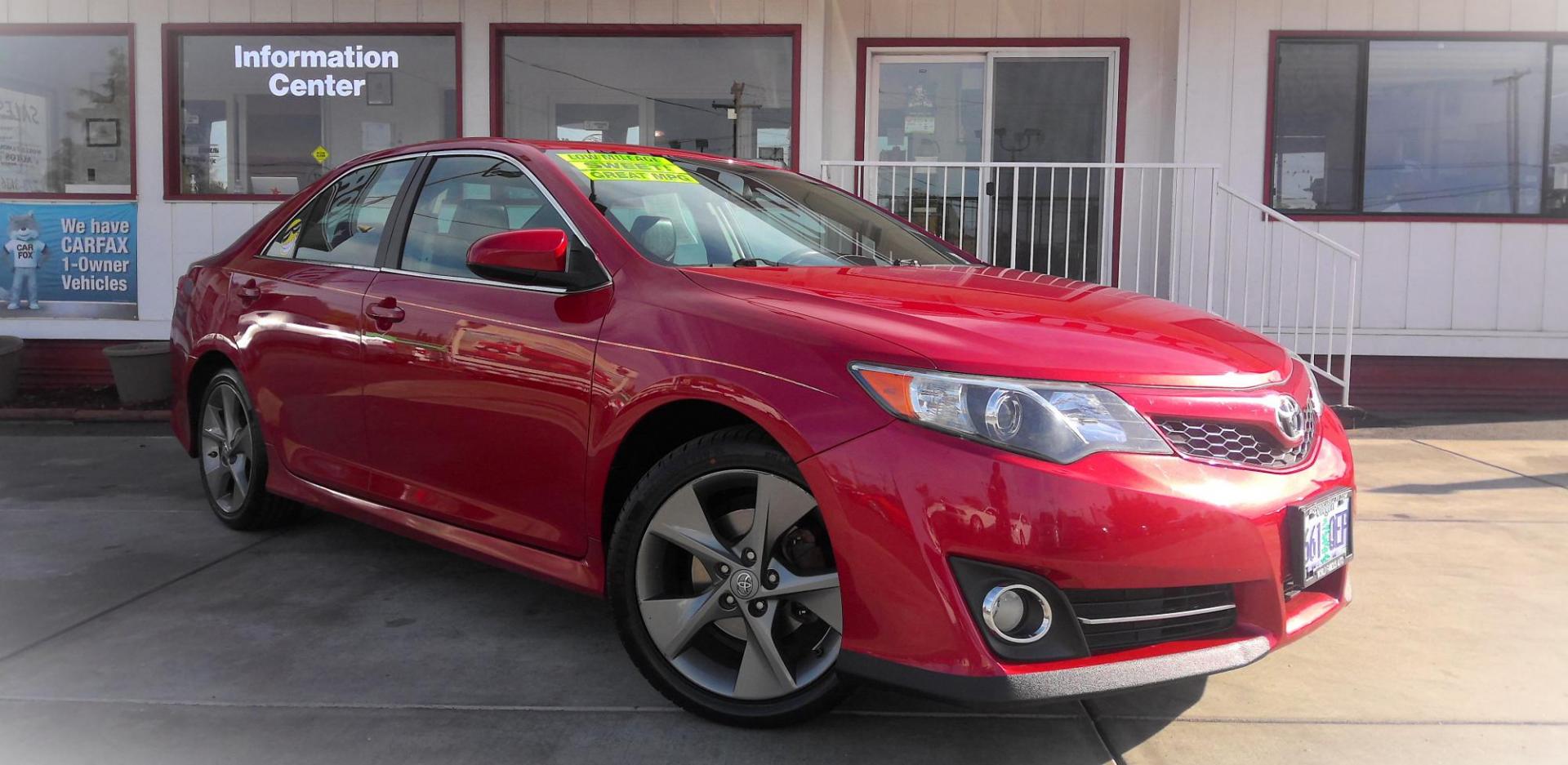 2012 RED Toyota Camry SE (4T1BF1FK3CU) with an 2.5L L4 DOHC 16V engine, 6-Speed Automatic transmission, located at 502 S. Riverside Avenue, Medford, OR, 97501, (541) 773-3136, 42.322803, -122.867477 - Photo#1