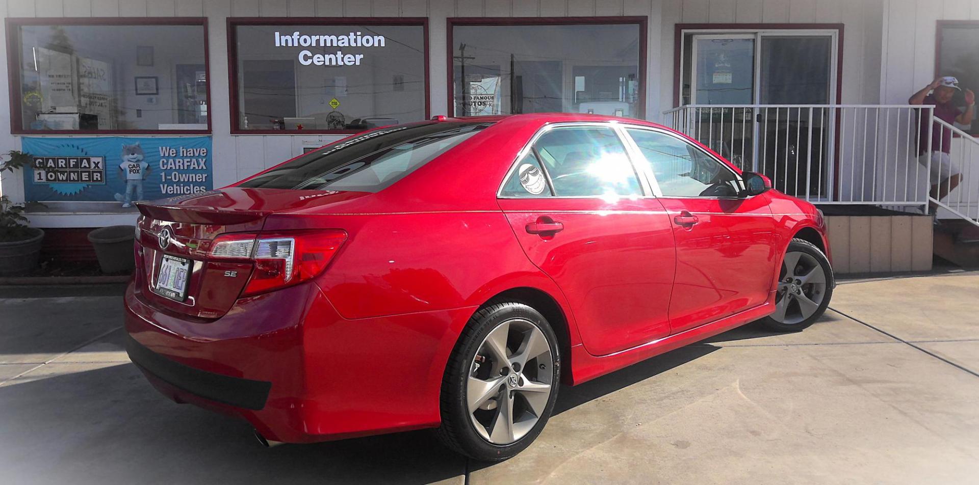 2012 RED Toyota Camry SE (4T1BF1FK3CU) with an 2.5L L4 DOHC 16V engine, 6-Speed Automatic transmission, located at 502 S. Riverside Avenue, Medford, OR, 97501, (541) 773-3136, 42.322803, -122.867477 - Photo#2