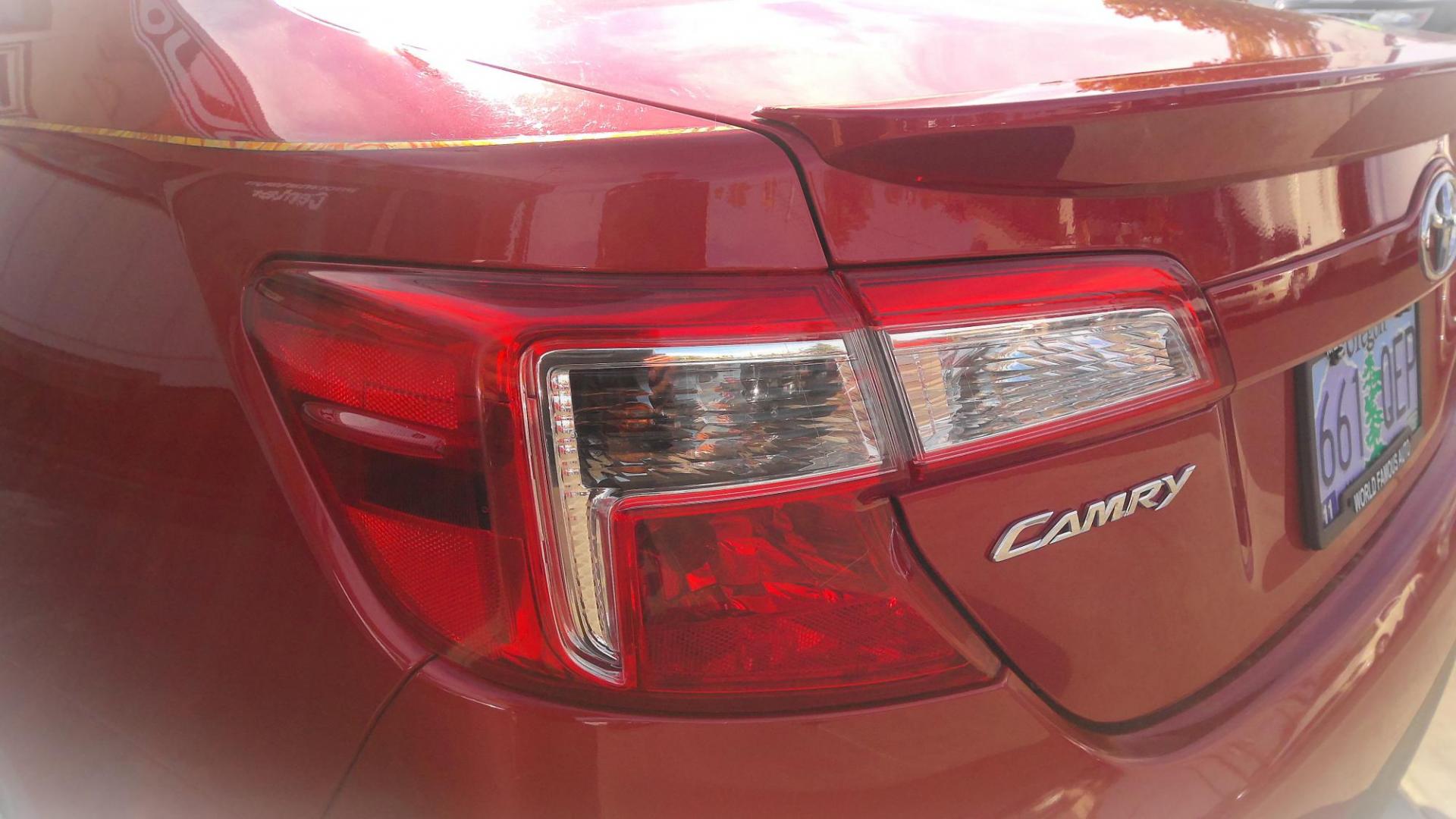 2012 RED Toyota Camry SE (4T1BF1FK3CU) with an 2.5L L4 DOHC 16V engine, 6-Speed Automatic transmission, located at 502 S. Riverside Avenue, Medford, OR, 97501, (541) 773-3136, 42.322803, -122.867477 - Photo#4