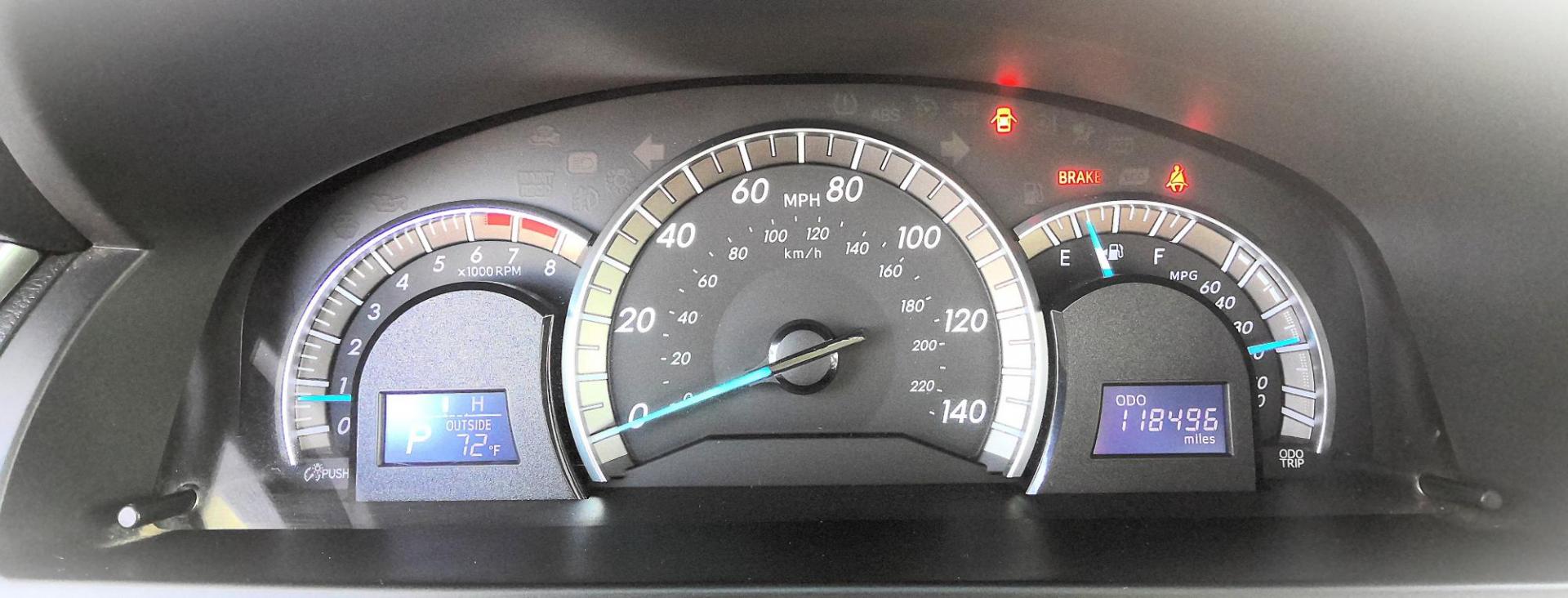 2012 RED Toyota Camry SE (4T1BF1FK3CU) with an 2.5L L4 DOHC 16V engine, 6-Speed Automatic transmission, located at 502 S. Riverside Avenue, Medford, OR, 97501, (541) 773-3136, 42.322803, -122.867477 - Photo#11