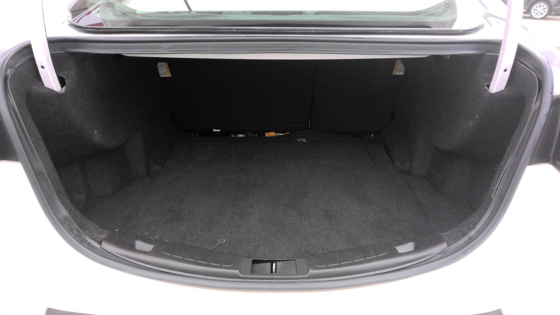 2016 WHITE Ford Fusion SE AWD (3FA6P0T94GR) with an 2.0L L4 DOHC 16V engine, 6A transmission, located at 502 S. Riverside Avenue, Medford, OR, 97501, (541) 773-3136, 42.322803, -122.867477 - Photo#6