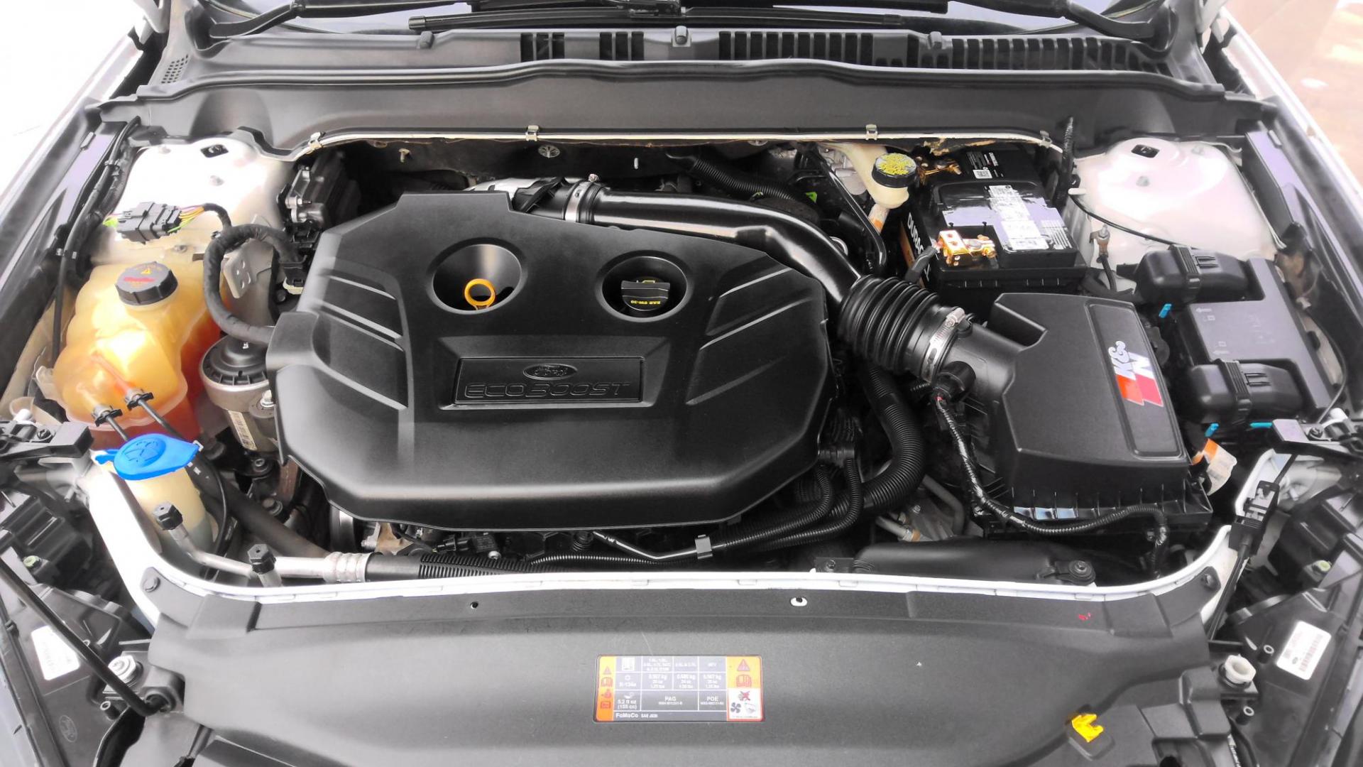 2016 WHITE Ford Fusion SE AWD (3FA6P0T94GR) with an 2.0L L4 DOHC 16V engine, 6A transmission, located at 502 S. Riverside Avenue, Medford, OR, 97501, (541) 773-3136, 42.322803, -122.867477 - Photo#10