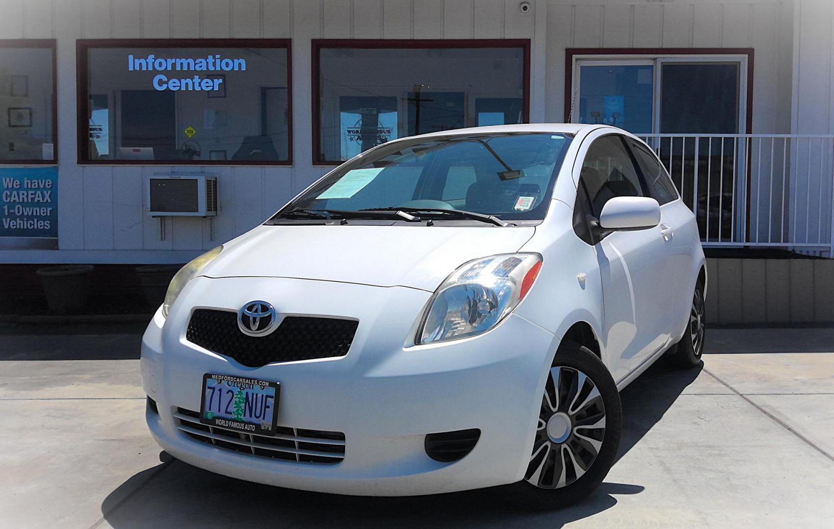 2008 WHITE Toyota Yaris Liftback (JTDJT923685) with an 1.5L L4 DOHC 16V engine, located at 502 S. Riverside Avenue, Medford, OR, 97501, (541) 773-3136, 42.322803, -122.867477 - Photo#1