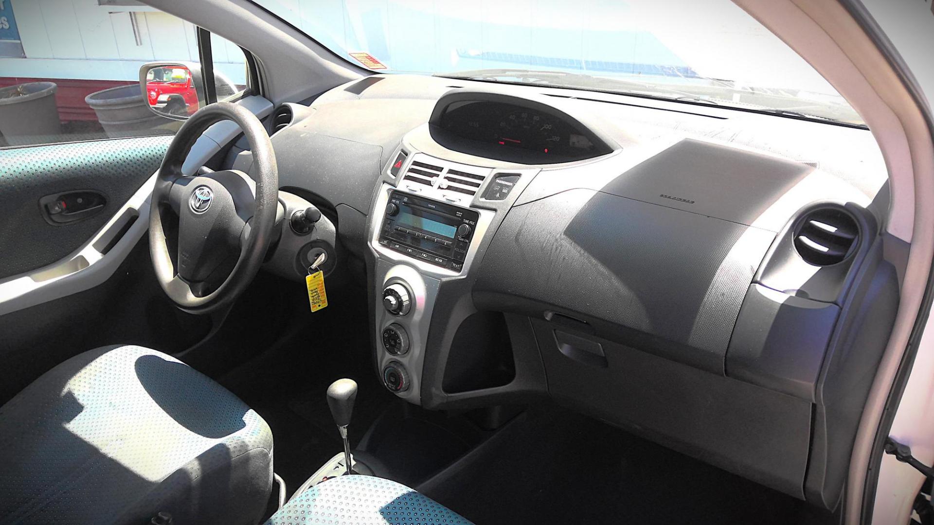 2008 WHITE Toyota Yaris Liftback (JTDJT923685) with an 1.5L L4 DOHC 16V engine, located at 502 S. Riverside Avenue, Medford, OR, 97501, (541) 773-3136, 42.322803, -122.867477 - Photo#6