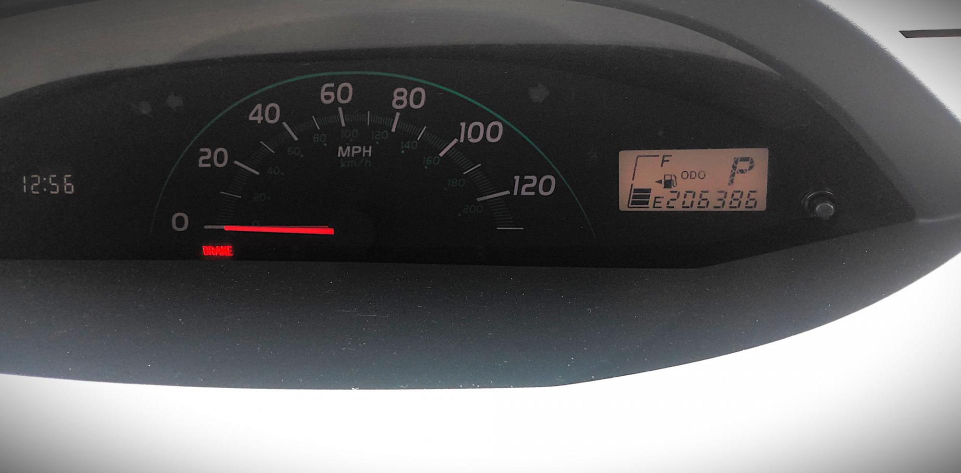2008 WHITE Toyota Yaris Liftback (JTDJT923685) with an 1.5L L4 DOHC 16V engine, located at 502 S. Riverside Avenue, Medford, OR, 97501, (541) 773-3136, 42.322803, -122.867477 - Photo#7