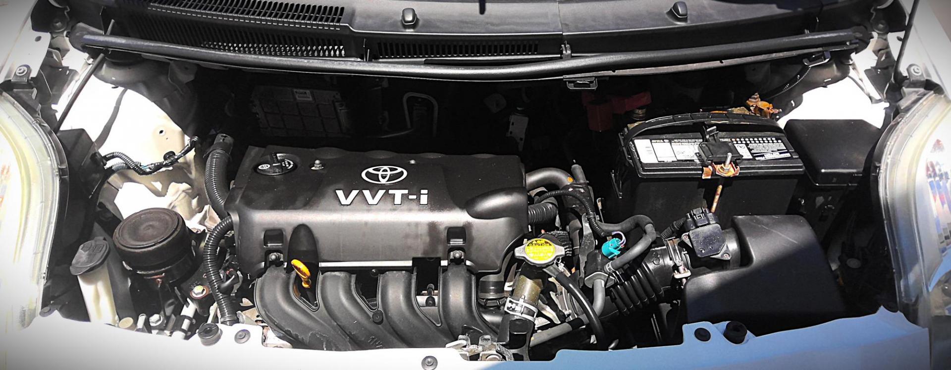 2008 WHITE Toyota Yaris Liftback (JTDJT923685) with an 1.5L L4 DOHC 16V engine, located at 502 S. Riverside Avenue, Medford, OR, 97501, (541) 773-3136, 42.322803, -122.867477 - Photo#8
