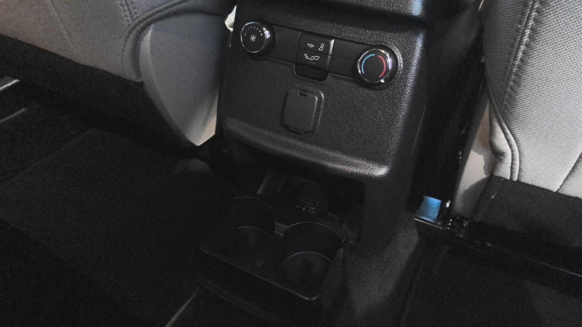 2018 BLACK Ford Explorer Base 4WD (1FM5K8BH7JG) with an 2.3L L4 DOHC 16V engine, 6A transmission, located at 502 S. Riverside Avenue, Medford, OR, 97501, (541) 773-3136, 42.322803, -122.867477 - Photo#9