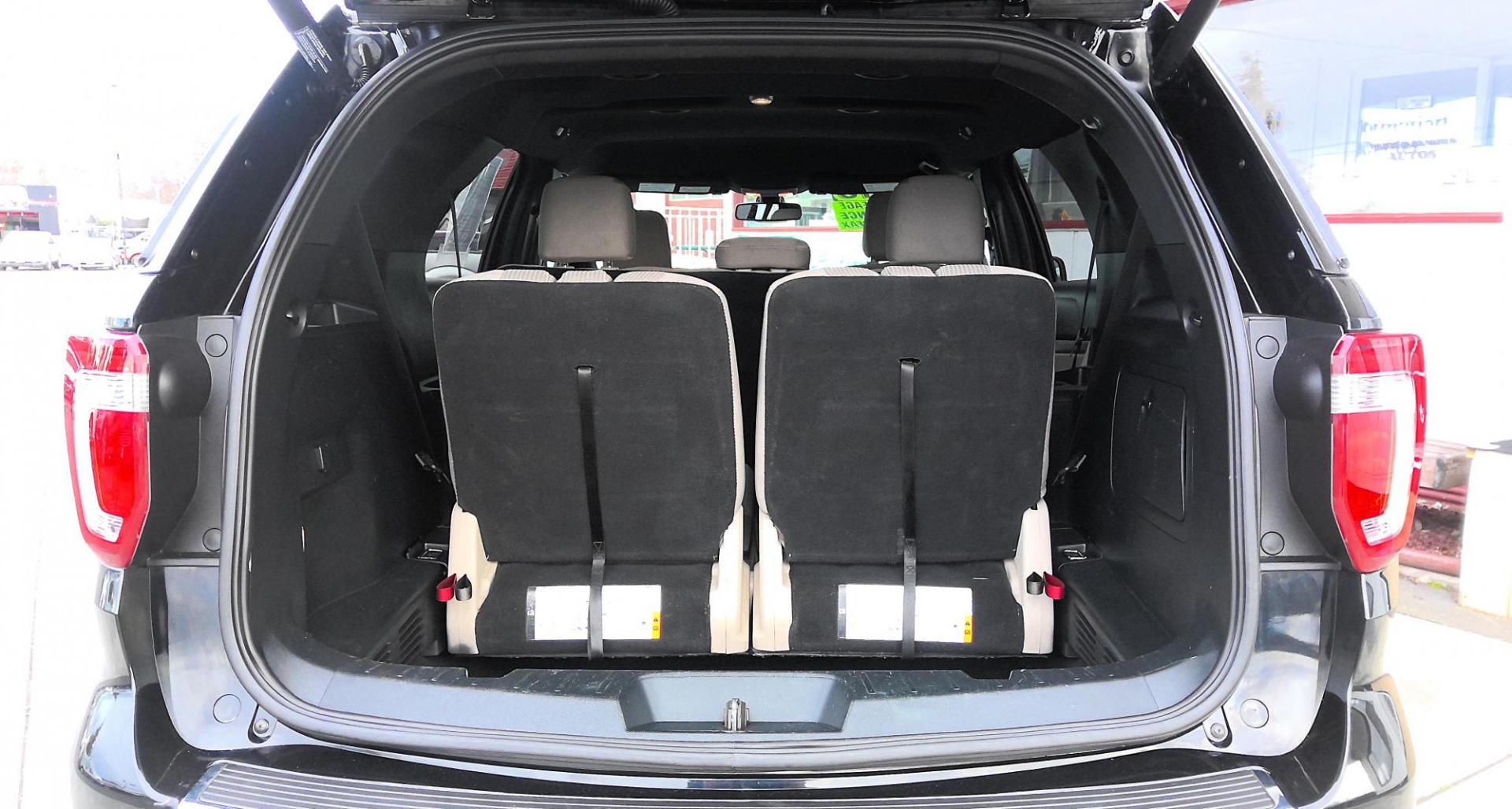 2018 BLACK Ford Explorer XLT 4WD (1FM5K8DH0JG) with an 2.3L L4 DOHC 16V engine, 6A transmission, located at 502 S. Riverside Avenue, Medford, OR, 97501, (541) 773-3136, 42.322803, -122.867477 - Photo#5